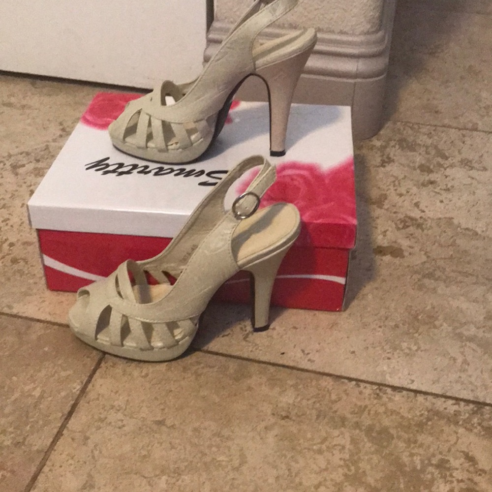 Ventilated heel never worn, brand new